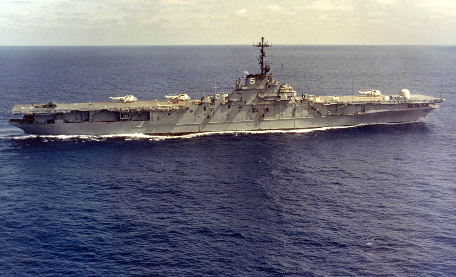 1920px-USS_Princeton_%28LPH-5%29_Apollo_10_1969.jpg