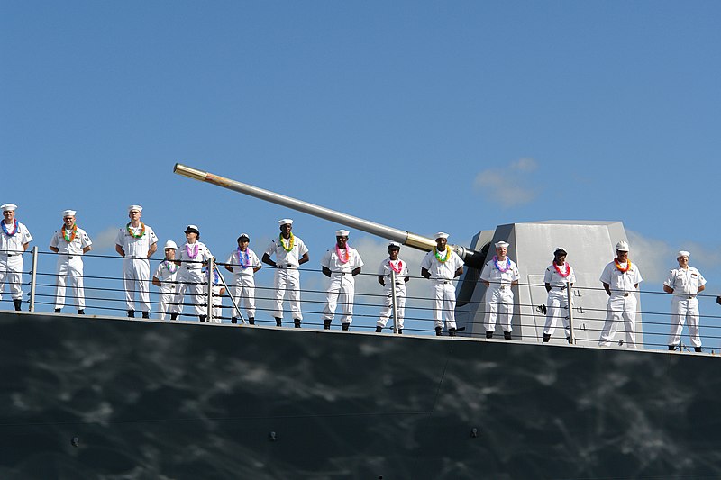 File:US Navy 060525-N-9643K-004 Sailors man the rails aboard the guided-missile destroyer USS Chung-Hoon (DDG 93) while returning to Pearl Harbor after a four-month maiden deployment.jpg