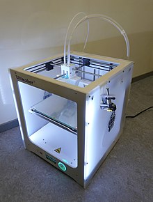 The Ultimaker 3 with a spare PrintCore attached to the side of the printer Ultimaker 3.jpg