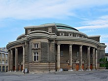 The neoclassical Convocation Hall is characterized by its domed roof and Ionic-pillared rotunda. UofTConvocationHall.jpg