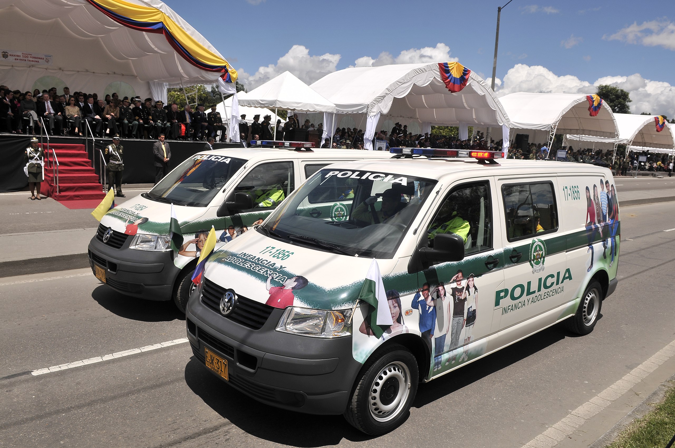File:Bogotá carro de Policía, localidad Rafael Uribe Uribe.JPG - Wikimedia  Commons