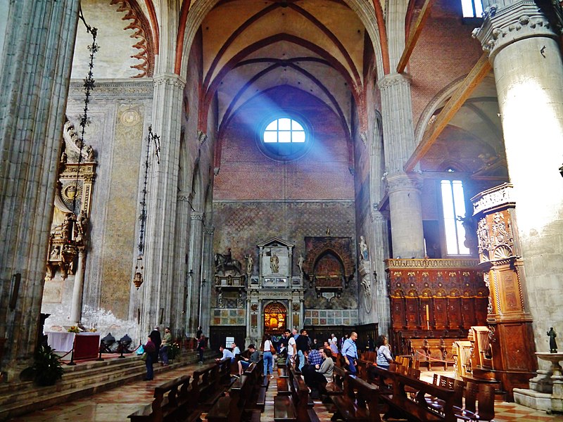 File:Venezia Basilica Santa Maria Gloriosa dei Frari Innen Nördliches Querschiff 2.jpg