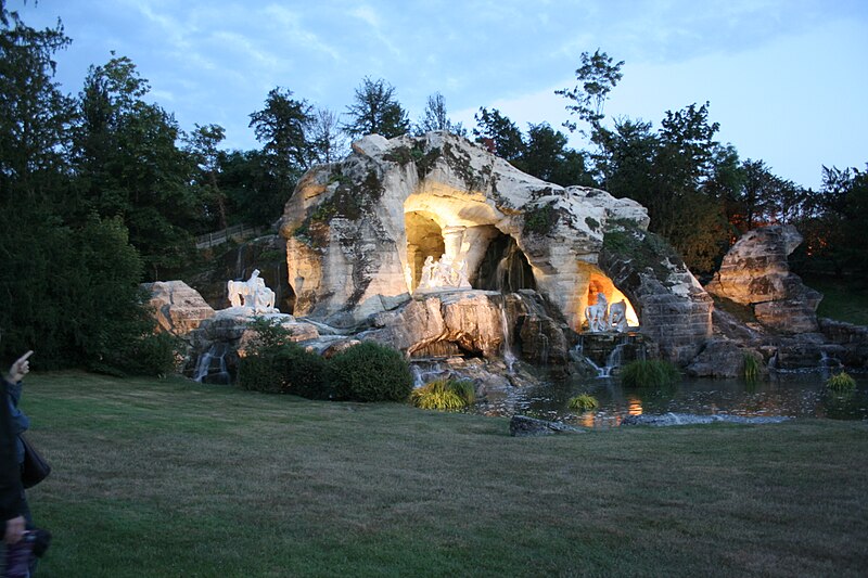 File:Versailles-Été 2010─Les grandes eaux nocturnes─10.jpg