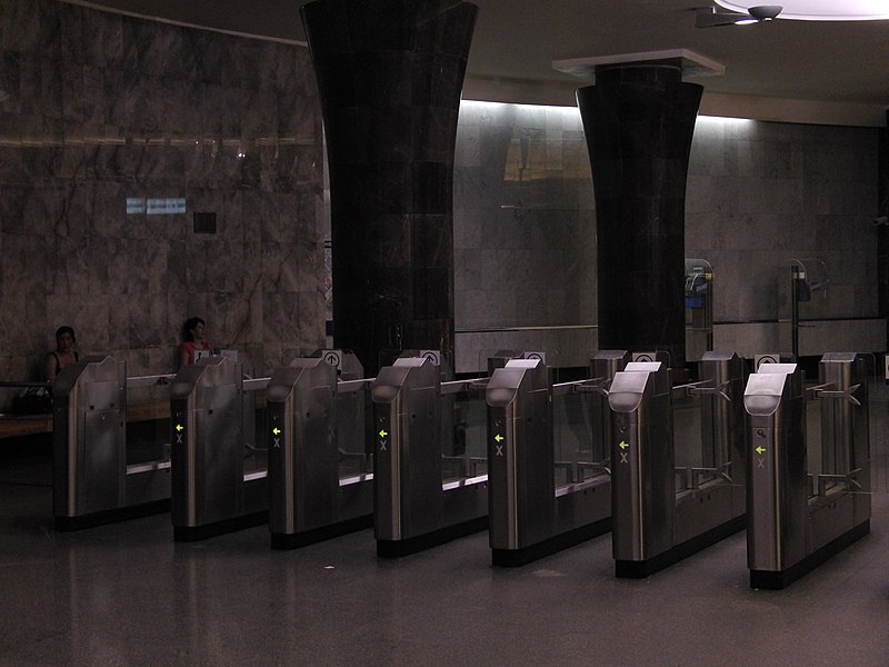 File:Vestibule of Mayakovskaya station, turnstiles (Вестибюль станции Маяковская, турникеты) (4830568909).jpg