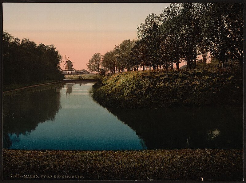 File:View in the Kungsparken, Malmèo, Sweden LOC 3175027394.jpg