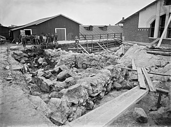 File:Viikki manor excavation 1913.jpg