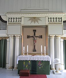 Vinger kirke - alter.jpg