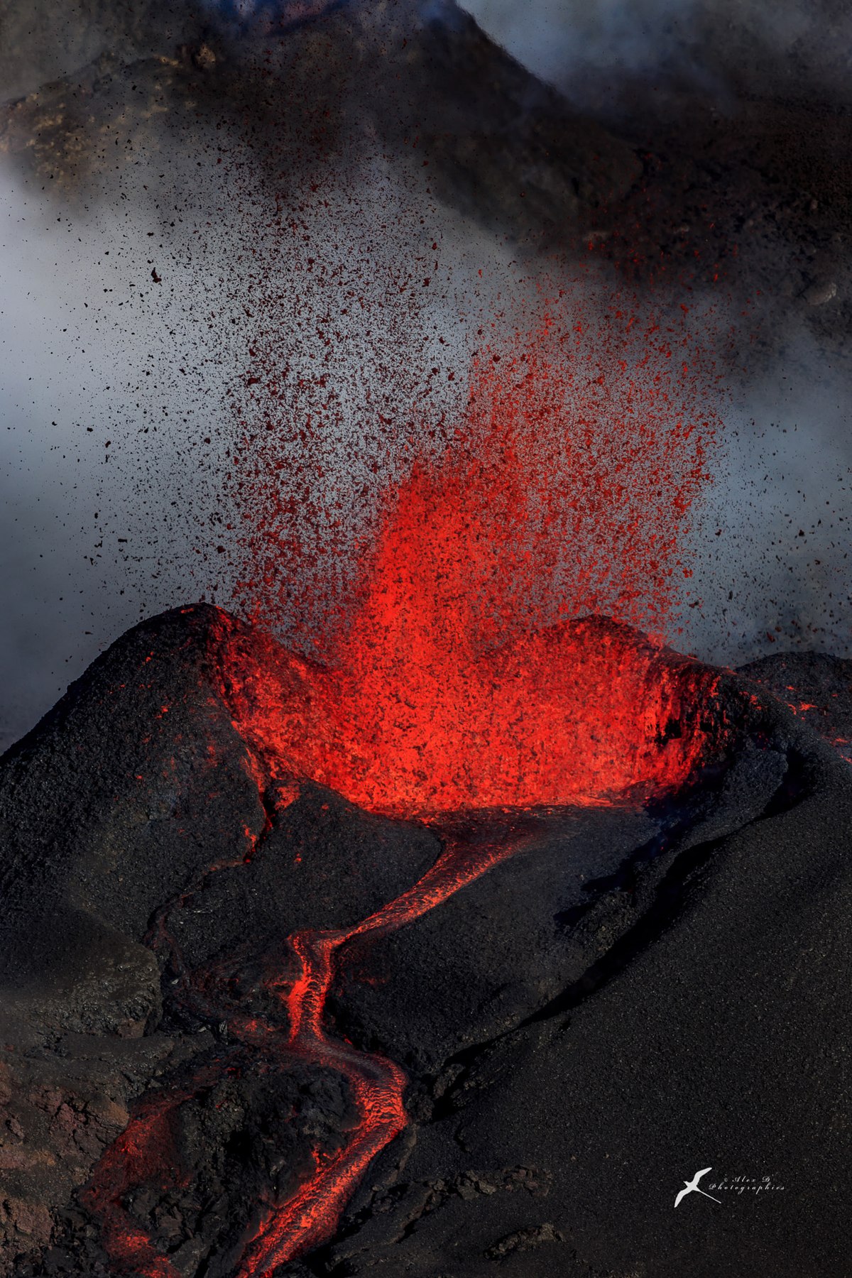 File:Le Volcan d'or (Le Klondyke) 4.jpg - Wikimedia Commons