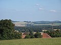 Čeština: Vrcovice a Svatonice v pohledu z Čížové. Okres Písek, Česká republika. English: Vrcovice, Svatonice and Horní Záhoří villages as seen from Čížová village, Písek District, Czech Republic. Two huge buildings are silos.