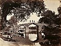 « Vue du pont d'Akbar à Srinagar » (1868-1872)