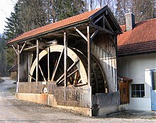 Eine Klein-Wasserkraftanlage am Gießenbach (110.000 kWh/Jahr)