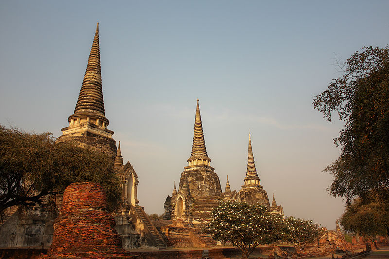 File:Wat Phra Sri Sanphet 02.jpg