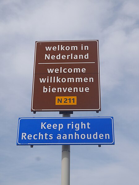 File:Welkom in Nederland - Hoek van Holland - 26 Maart 2017.jpg