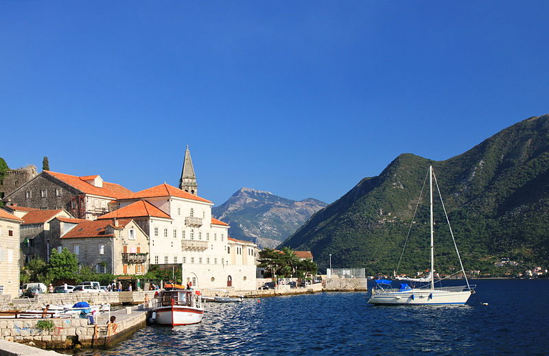 File:Widok na Perast z zachodu 08.JPG