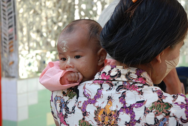 File:Woman with child Burma 1.jpg