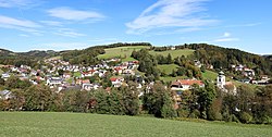 下奥地利州策伯恩市的南面景观。