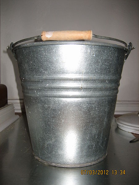 File:Zinc Bucket Front Flash.jpg