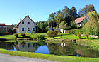 Čeština: Prostřední rybník na návsi v Bílé, části obce Číměř English: Middle common pond in Bílá, part of Číměř village, Czech Republic