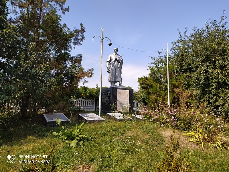 File:Братська могила 26 радянських воїнів, загиблих при звільненні села Матейків та навколишніх сіл 1.jpg