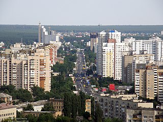 Киев население. Киев Харьковское шоссе. Брандмауэры Киев Харьковское шоссе Киев. Улица Харьковское шоссе Киев. Население Киева.