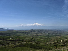 Արարատը Չարենցի կամարից