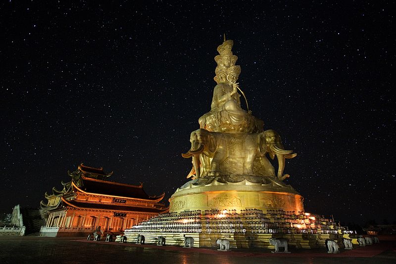 File:峨眉山金顶A starry night of Golden Summit.jpg