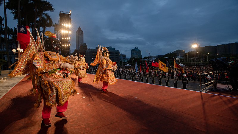 File:01.01 總統、副總統出席「中華民國109年元旦總統府升旗典禮」 (49307345821).jpg