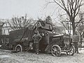 01916 Autounfall auf einer Kanalbrücke bei Brzezany crop.jpg