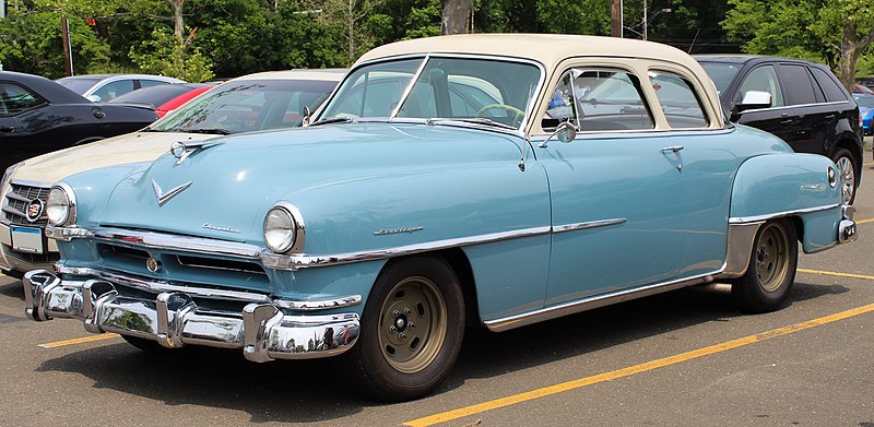 File:1952 Chrysler Saratoga 2-Door Hagerty parking lot, front.jpg
