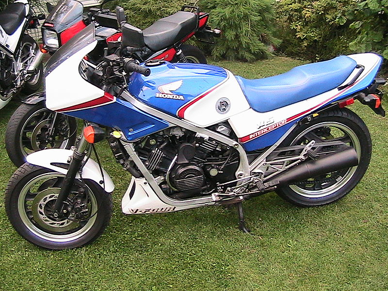 800px-1983_Honda_Interceptor_VF750F.jpg