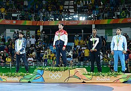 Jeux olympiques d'été de 2016, cérémonie de remise des prix de lutte libre masculine 65 kg 2.jpg