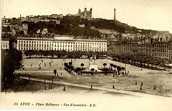 Carte postale de la place Bellecour à la fin du XIXe siècle.