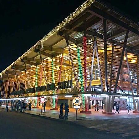 Aéroport International Président Modibo Keita.jpg