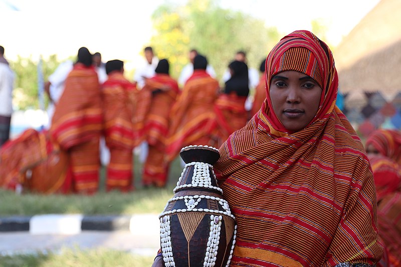 File:A Somali woman shows traditional items during the culture week.jpg