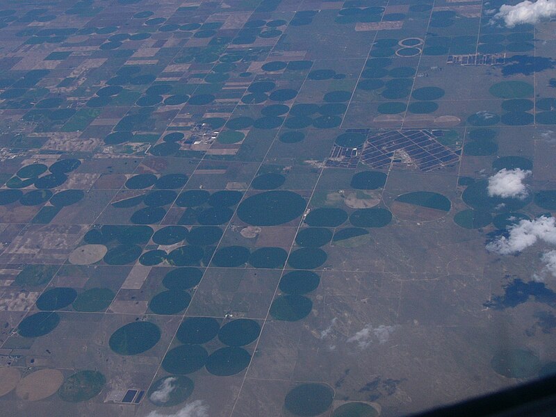 File:Aerial view of center pivot irrigation.jpg