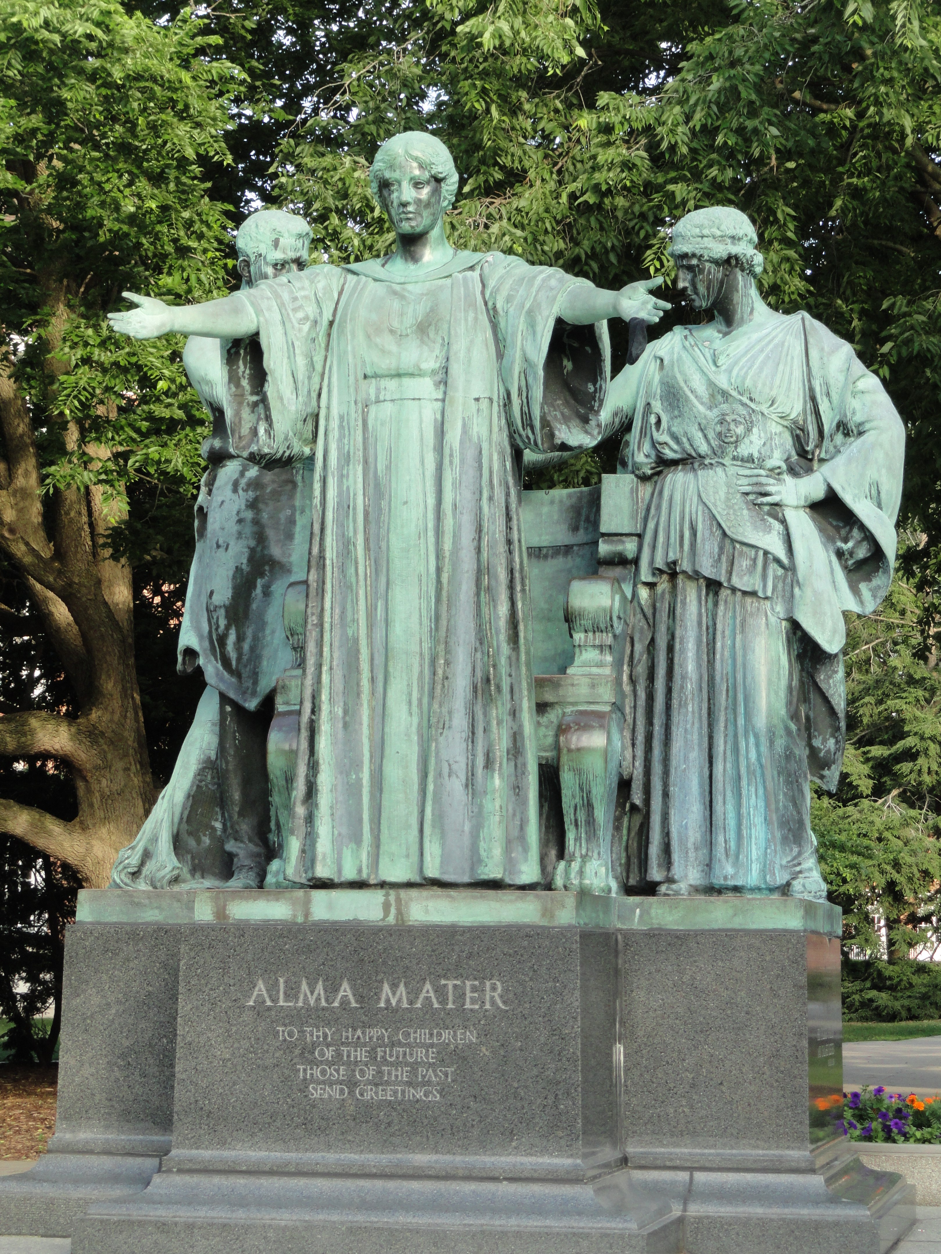 Альма матер что. Памятник Альма матер. Alma Mater университет. Статуя Alma Mater. Альма матер фразеологизм.