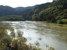 有間町内から望む矢作川