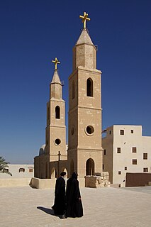 Ein Kloster ist eine Anlage, i