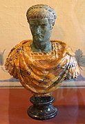 Arte romana, principe giulio-claudio, I sec dc., in materia vetrosa colorata di verde e marmi giallo e verde.JPG