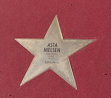 Именная звезда Асты Нильсен на бульваре Звёзд в Берлине