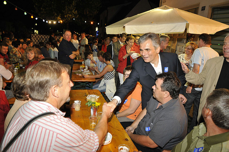 File:BM Werner Faymann besucht Schattendorf (2730608681).jpg