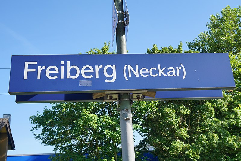File:Bahnhof Freiberg am Neckar 07.jpg