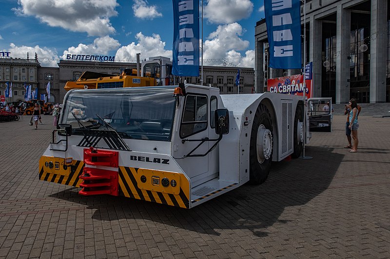 File:BelAZ 74271 aircraft tractor 3.jpg