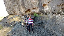 Traversing the scarp Bhaskargad1.jpg