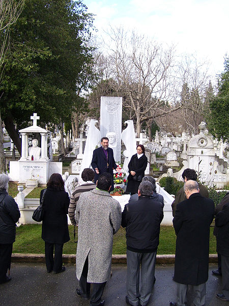 File:Bishop Sebouh At Hrant Dink's Grave.JPG