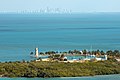 Boca Chita deniz feneri ve arka planda Miami