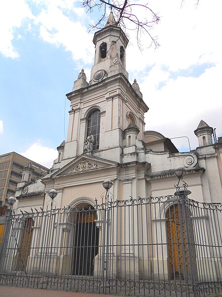 File:Bogotá La Capuchina - iglesia.JPG