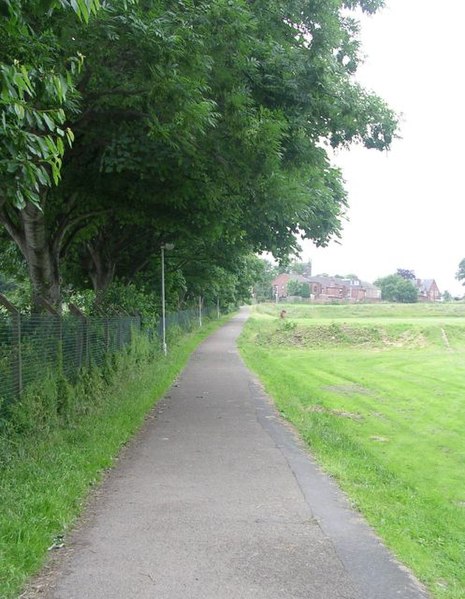 File:Bridleway leading from Beckbridge Lane - geograph.org.uk - 853513.jpg