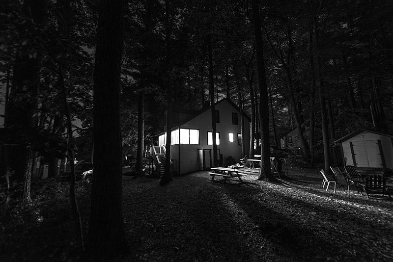 File:Bright Camp House in Dark Woods (21935549498).jpg