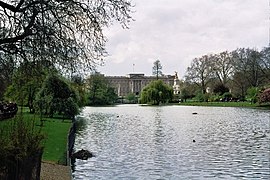 Buckingham Palace, 2001.jpg